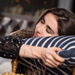 Cum să îți creezi o rutină de seară care aduce relaxare