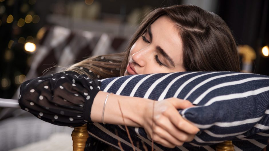 Cum să îți creezi o rutină de seară care aduce relaxare