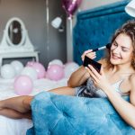 Beauty routine de vacanță: ce iei cu tine și ce lași acasă