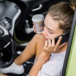 Produsele cosmetice lăsate în mașină: ce se poate întâmpla cu formulele