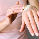 Cum îngrijești pielea după purtarea îndelungată a unui plasture medical