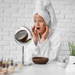 Prima vizită la dermatolog pentru probleme cosmetice: cum te pregătești și ce întrebări să pui
