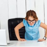 Ritualul de final de program care te ajută să lași grijile la birou