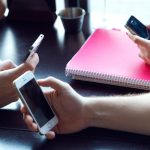 Stylus-ul pentru smartphone: cui îi este util și ce funcții merită urmărite