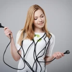 Idei simple pentru a ascunde cablurile și obiectele inestetice din casă