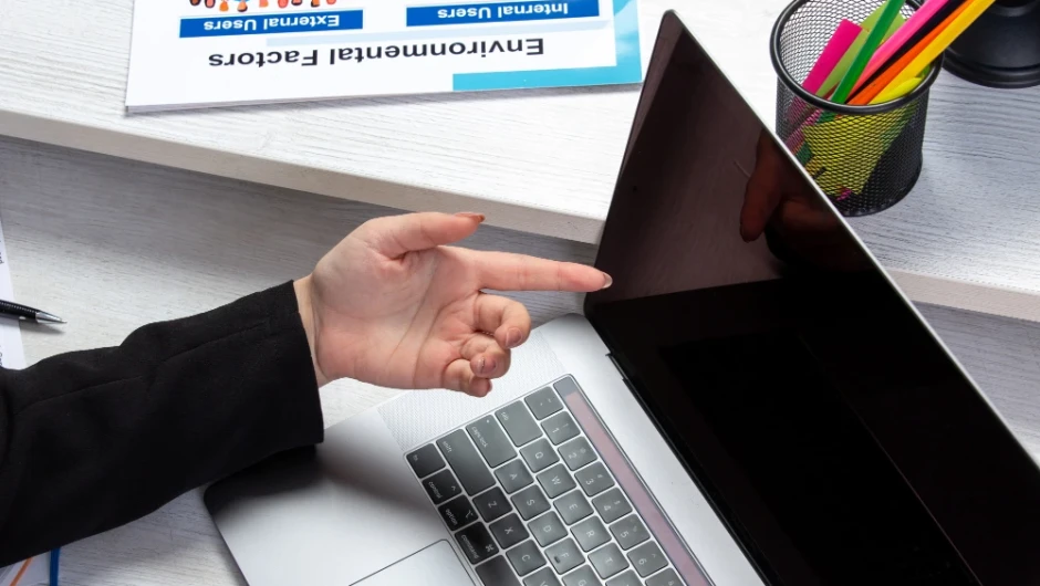AI pentru prezentări: Ce poate automatiza și ce trebuie verificat manual